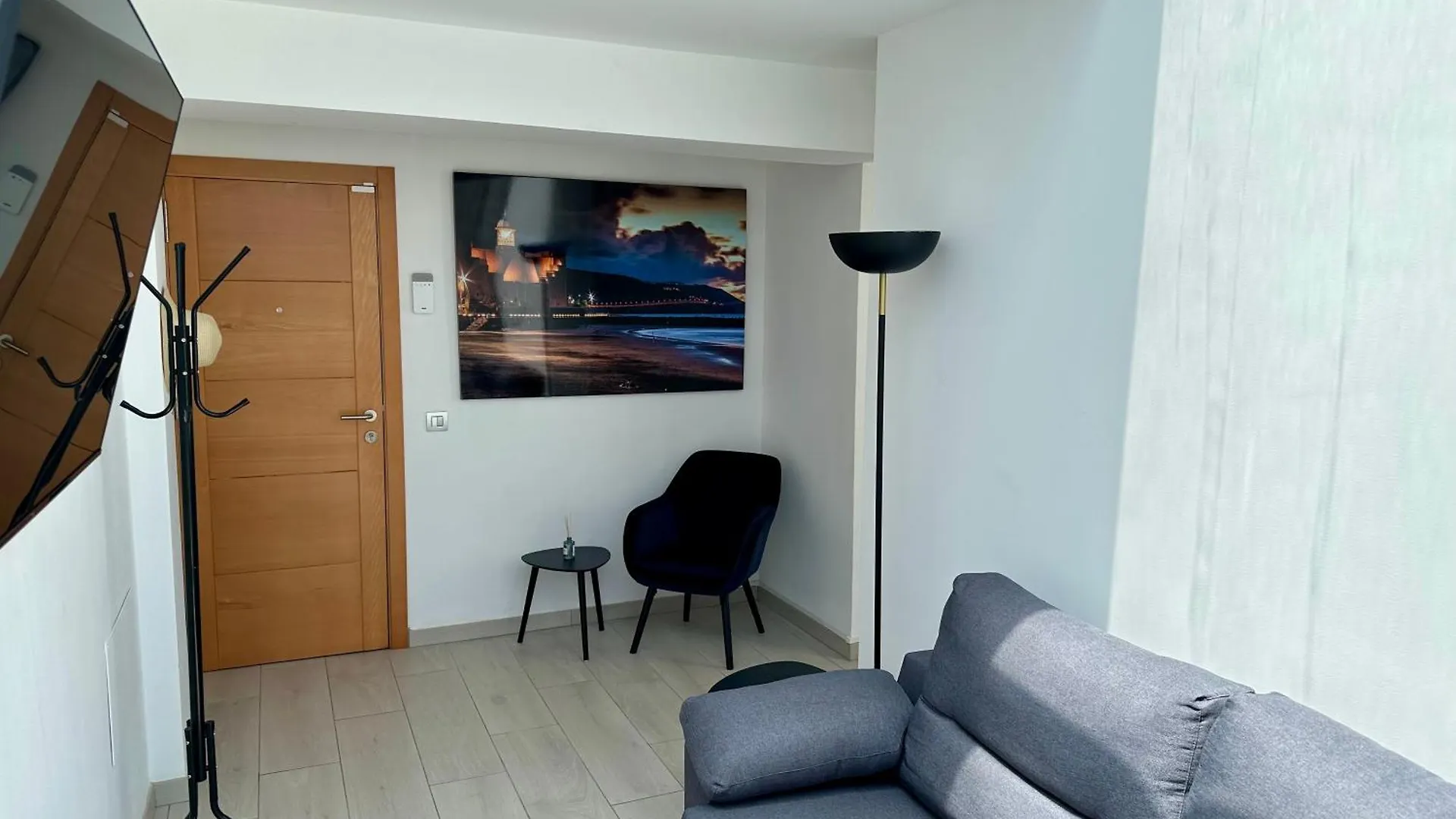 Escondite Sereno - 50M Las Canteras Beach contacts